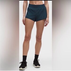 Lululemon high rise Hotty hot shorts 2.5.